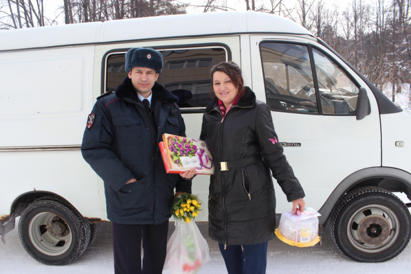 Полицейские и общественники посетили детское медицинское учреждение Полицейские и общественники посетили детское медицинское учреждение