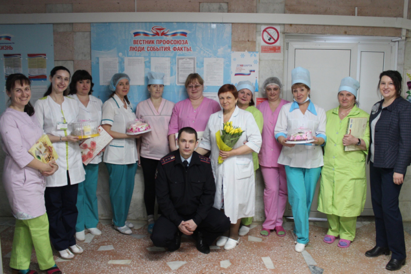 Полицейские и общественники посетили детское медицинское учреждение Полицейские и общественники посетили детское медицинское учреждение