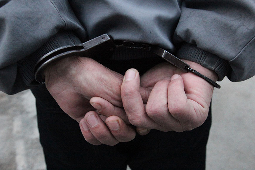 Полицейские задержали 19-летнего грабителя Полицейские задержали 19-летнего грабителя