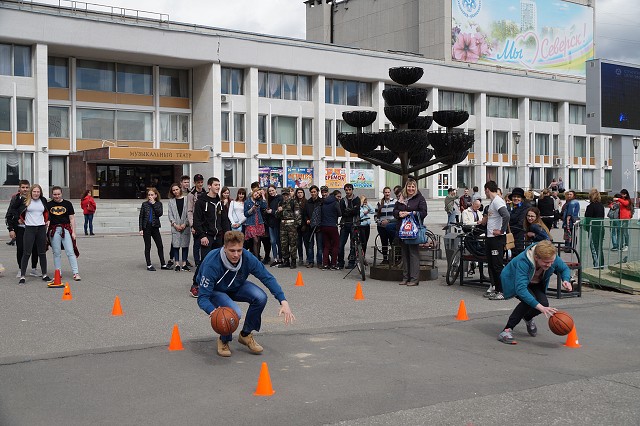 По городу прошел профилактический марш участников акции «Брось курить» По городу прошел профилактический марш участников акции «Брось курить»