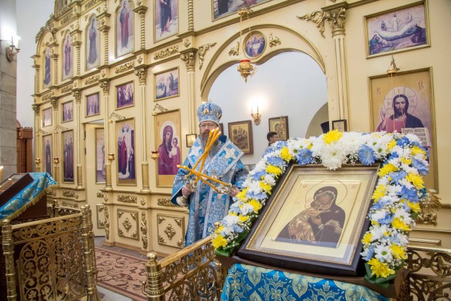 В храме Северска отметили престольный праздник В храме Северска отметили престольный праздник