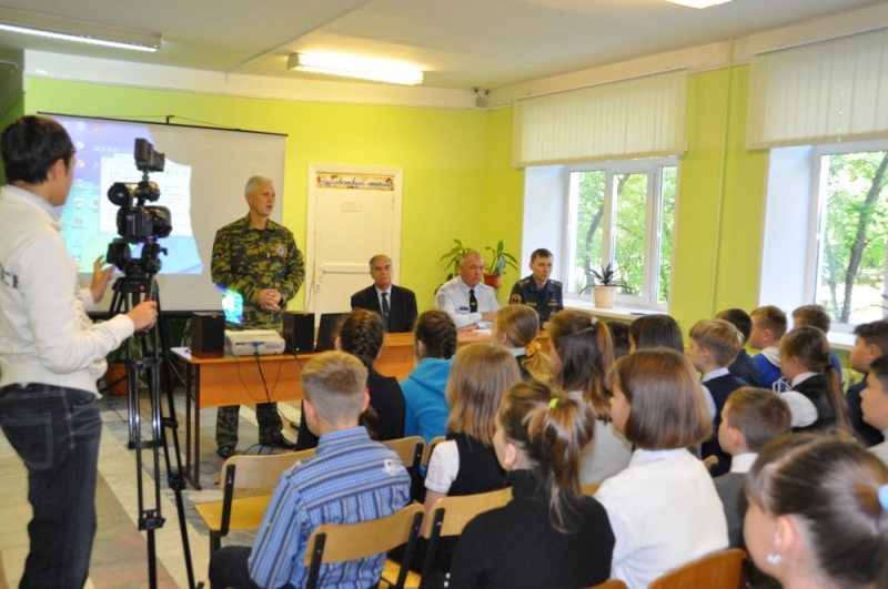 В школах проходят уроки безопасности В школах проходят уроки безопасности