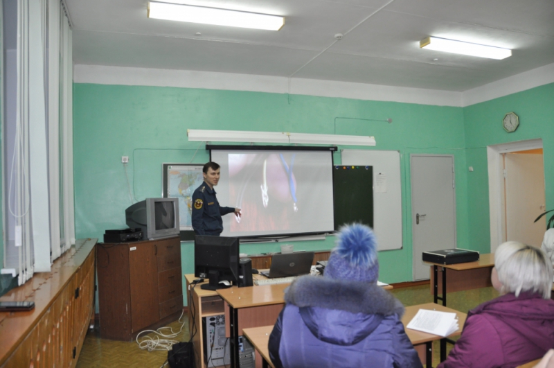 Пожарные провели занятия с родителями школьников внегородских территорий Пожарные провели занятия с родителями школьников внегородских территорий