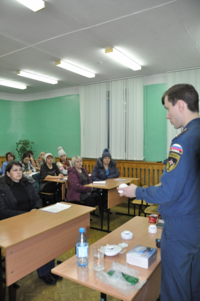Пожарные провели занятия с родителями школьников внегородских территорий Пожарные провели занятия с родителями школьников внегородских территорий