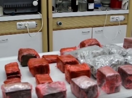 Местные молодые бизнесмены создали там «склад» для онлайн-магазина по продаже гашиша, мефедрона и кокаина Местные молодые бизнесмены создали там «склад» для онлайн-магазина по продаже гашиша, мефедрона и кокаина