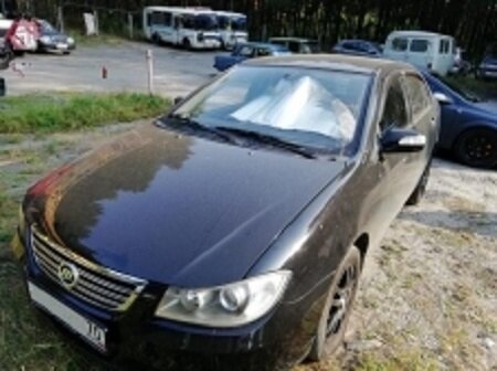 Северчанка долго прятала автомобиль, но приставы всё равно нашли его и арестовали Северчанка долго прятала автомобиль, но приставы всё равно нашли его и арестовали