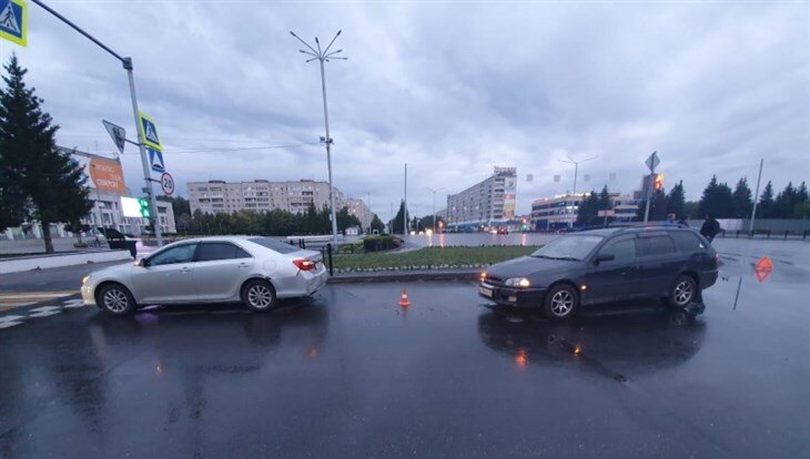 Toyota Caldina "догнала" Camry Toyota Caldina "догнала" Camry