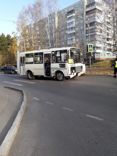 Автобус сбил девушку на «зебре» Автобус сбил девушку на «зебре»