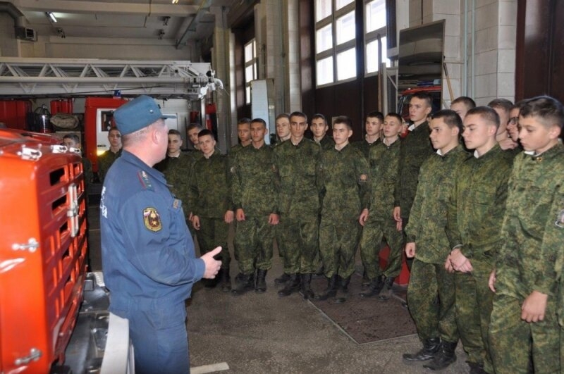 Экскурсия в специальную пожарно-спасательную часть для северских кадет Экскурсия в специальную пожарно-спасательную часть для северских кадет
