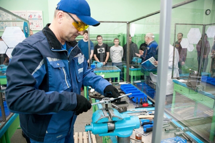 В Северске завершился конкурс профмастерства среди слесарей-ремонтников и слесарей-сборщиков В Северске завершился конкурс профмастерства среди слесарей-ремонтников и слесарей-сборщиков
