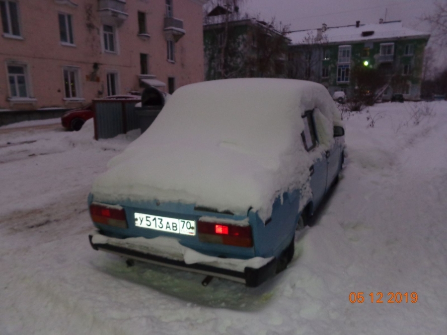Северчан вновь просят убрать брошенные автомобили Северчан вновь просят убрать брошенные автомобили