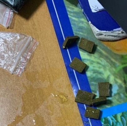 Полицейские задержали молодого человека с гашишем Полицейские задержали молодого человека с гашишем