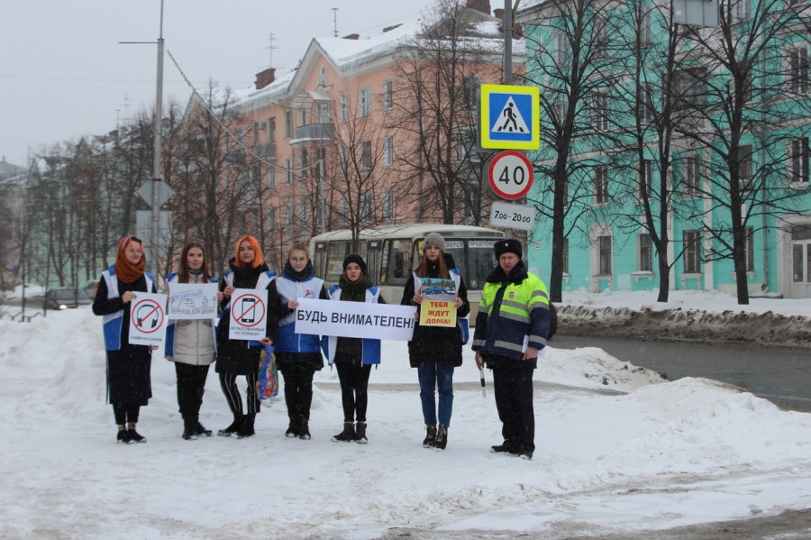 Откажись от разговора по сотовому! Сохрани себе жизнь! Откажись от разговора по сотовому! Сохрани себе жизнь!