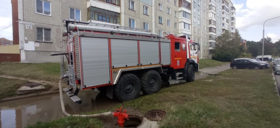 На пожаре в десятиэтажном жилом доме спасено 5 человек На пожаре в десятиэтажном жилом доме спасено 5 человек