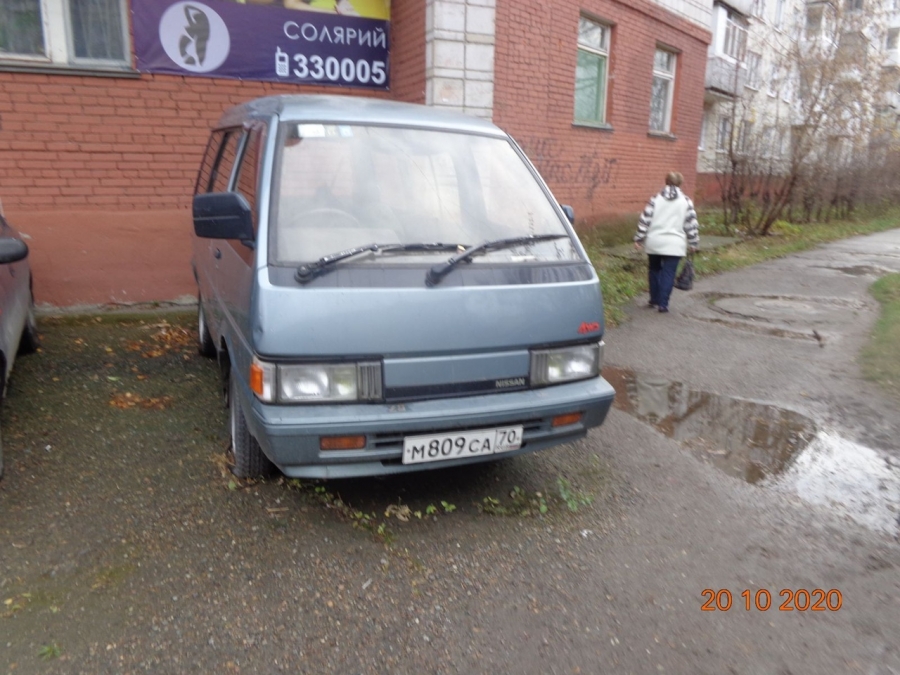 Владельца просят убрать автомобиль Владельца просят убрать автомобиль