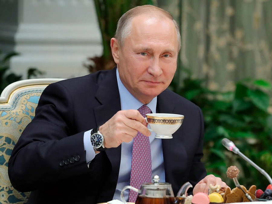 Путин пообещал семьям с детьми выплаты по 5000 рублей к Новому году Путин пообещал семьям с детьми выплаты по 5000 рублей к Новому году