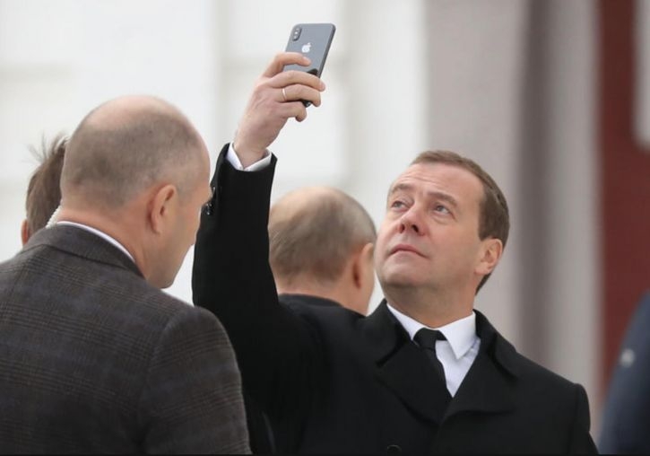 Медведев рассказал о возможном отключении интернета в России Медведев рассказал о возможном отключении интернета в России