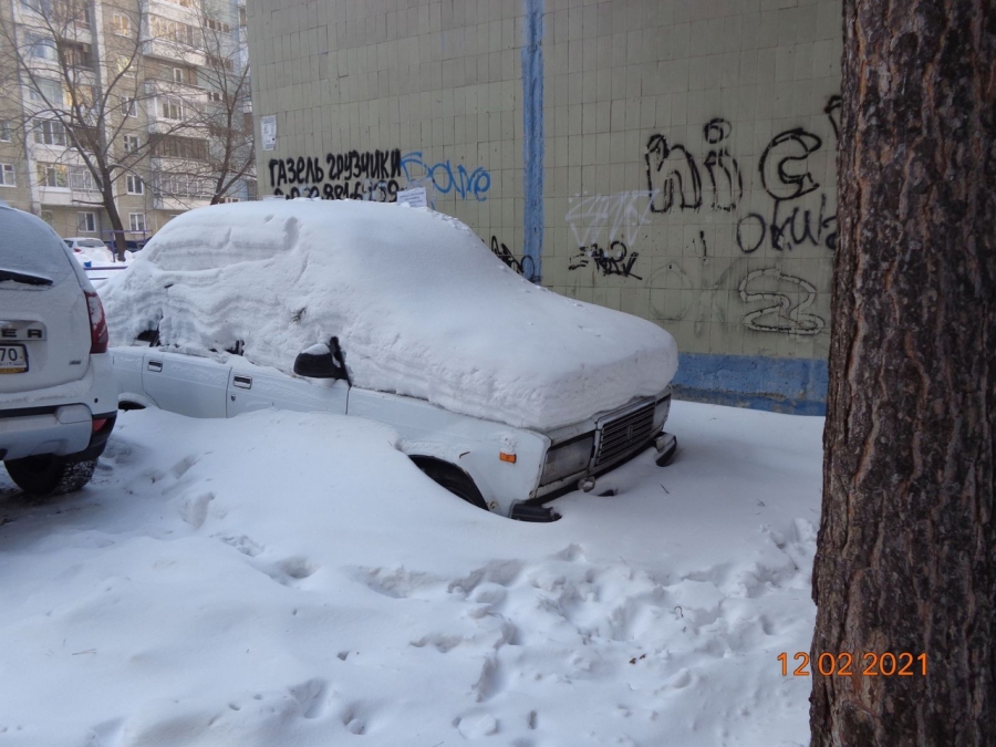 Хозяина ВАЗа просят убрать автомобиль Хозяина ВАЗа просят убрать автомобиль