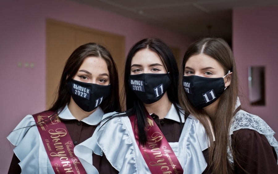Вручение аттестатов в школах будет проходить отдельно для каждого класса Вручение аттестатов в школах будет проходить отдельно для каждого класса