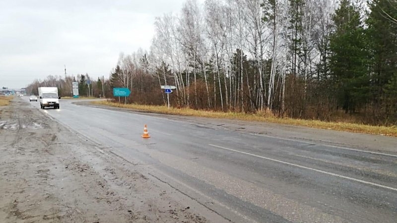 На Кузовлевском тракте женщина попала под колеса автомобиля. Требуется помощь очевидцев На Кузовлевском тракте женщина попала под колеса автомобиля. Требуется помощь очевидцев