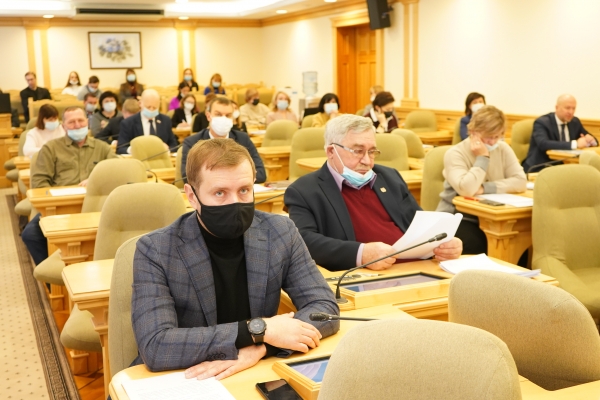 Депутаты обсудили реализацию областного закона о приемной семье для пожилых Депутаты обсудили реализацию областного закона о приемной семье для пожилых