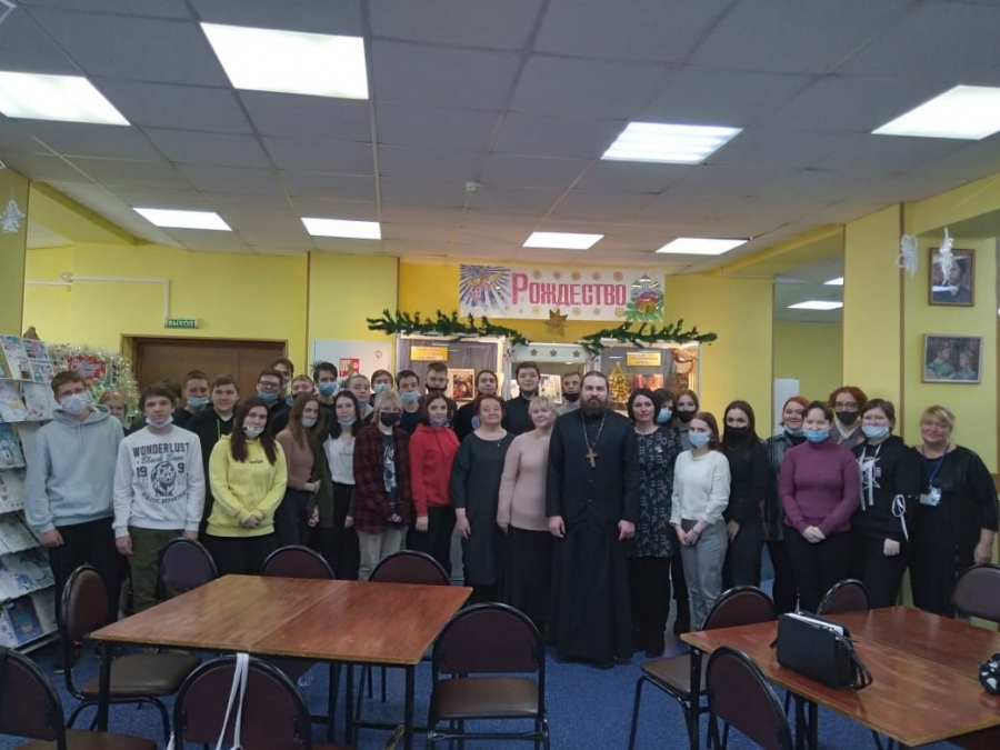 Студенты СПК встретились с настоятелем северского храма и поговорили о Рождестве Студенты СПК встретились с настоятелем северского храма и поговорили о Рождестве