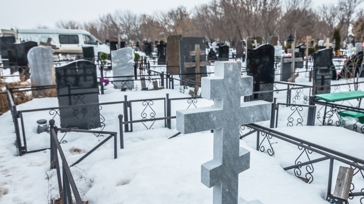 В Госдуме намерены сделать похороны госуслугой В Госдуме намерены сделать похороны госуслугой