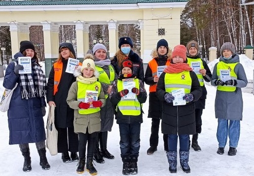 В городе Северске полицейские совместно с родительским патрулем и отрядами ЮИД провели блиц-опрос «Знаете ли вы ПДД?» В городе Северске полицейские совместно с родительским патрулем и отрядами ЮИД провели блиц-опрос «Знаете ли вы ПДД?»