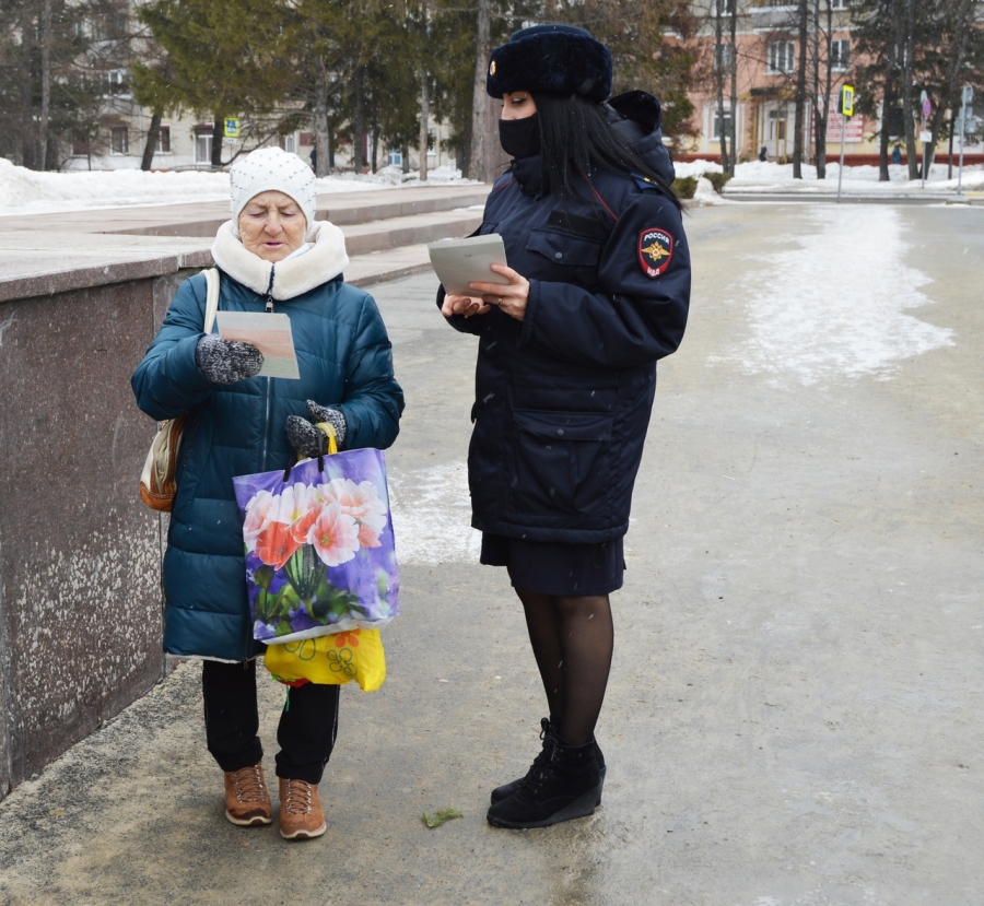 Полицейские совместно с общественниками и представителями СМИ провели мероприятие по профилактике мошенничества Полицейские совместно с общественниками и представителями СМИ провели мероприятие по профилактике мошенничества