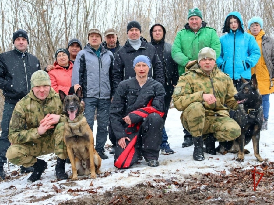 Кинологи Росгвардии поздравили с юбилеем бывшего командира кинологической службы Северского соединения Кинологи Росгвардии поздравили с юбилеем бывшего командира кинологической службы Северского соединения
