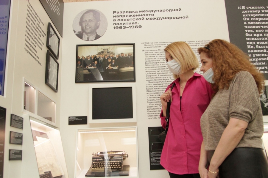 В музее Северска открылась историко-документальная выставка «Творцы атомного века. В музее Северска открылась историко-документальная выставка «Творцы атомного века.