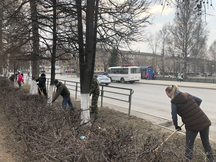 В Северске проходит месячник по санитарной уборке города В Северске проходит месячник по санитарной уборке города