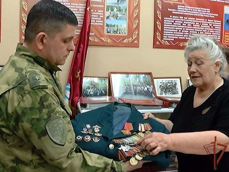 В музей северского соединения Росгвардии передан китель ветерана Великой Отечественной войны В музей северского соединения Росгвардии передан китель ветерана Великой Отечественной войны