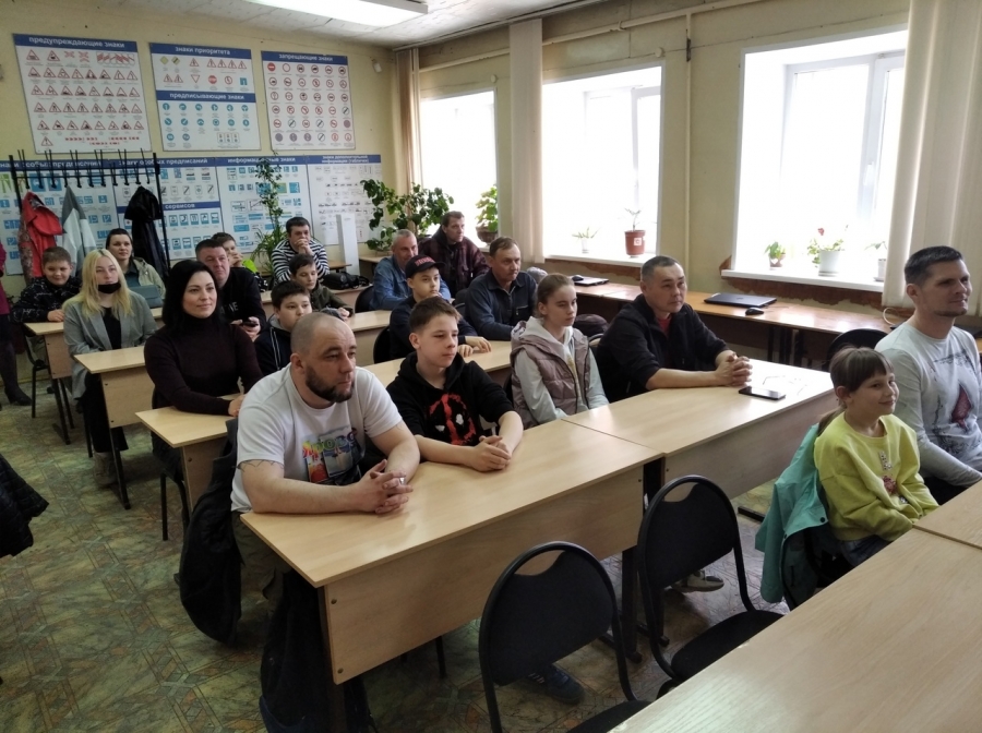 Дети и родители: пешеходы и водители Дети и родители: пешеходы и водители