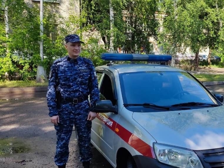 Сотрудники вневедомственной охраны по пути на службу задержали пьяного водителя в Северске Сотрудники вневедомственной охраны по пути на службу задержали пьяного водителя в Северске