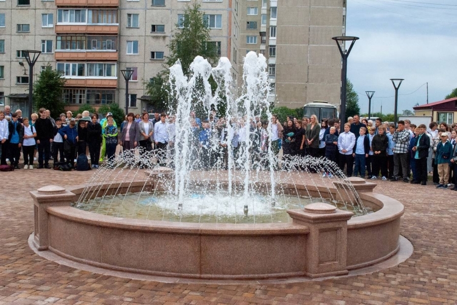 В Северске открыли новый сквер с фонтаном В Северске открыли новый сквер с фонтаном