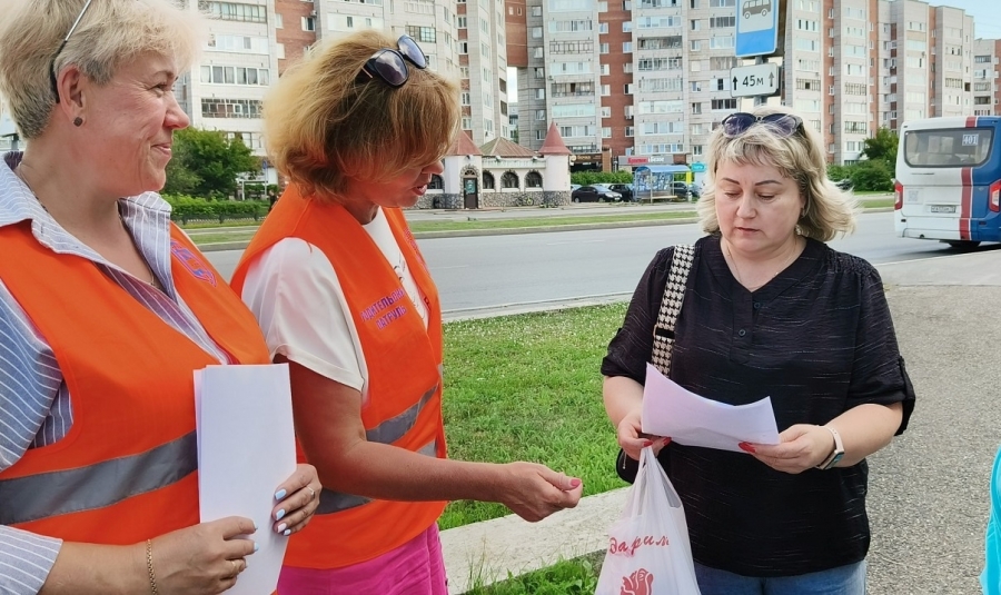 Полицейские совместно с родительским патрулем провели акцию «Внимание, пешеход» Полицейские совместно с родительским патрулем провели акцию «Внимание, пешеход»