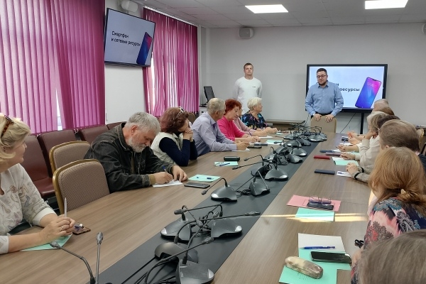 В ногу со временем: пенсионеры Томского района учатся «цифре» В ногу со временем: пенсионеры Томского района учатся «цифре»