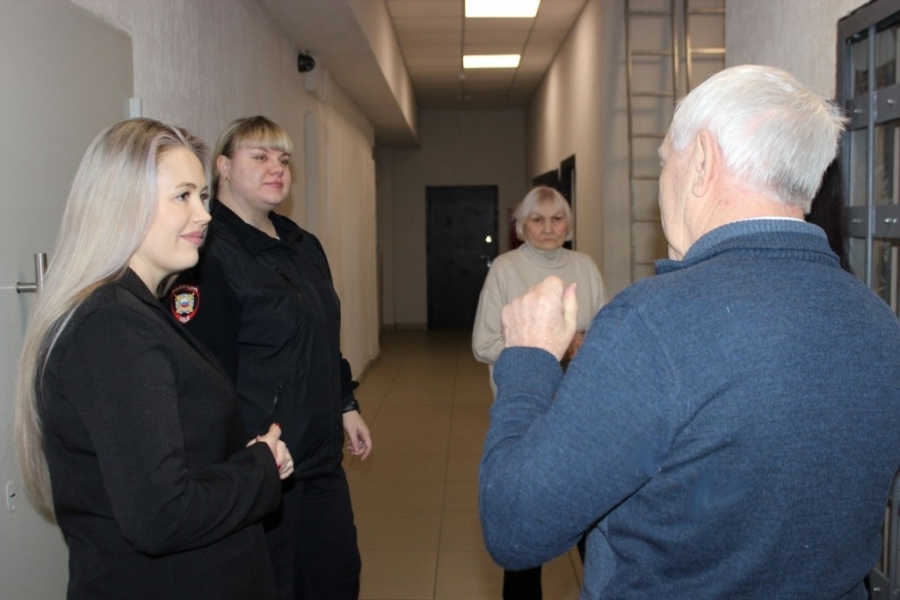 Общественники посетили дежурную часть УМВД России по ЗАТО г. Северск Общественники посетили дежурную часть УМВД России по ЗАТО г. Северск