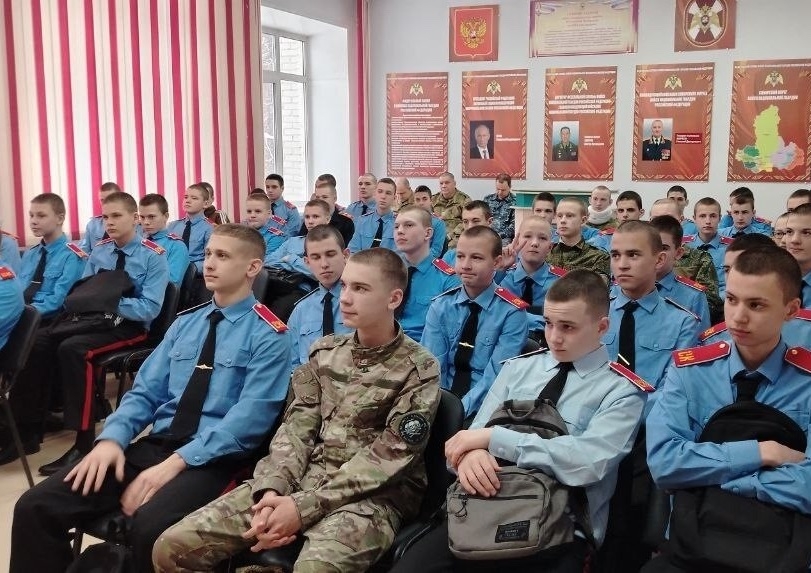 Полицейские встретились с воспитанниками Северского кадетского корпуса и провели беседу по правовому информированию Полицейские встретились с воспитанниками Северского кадетского корпуса и провели беседу по правовому информированию