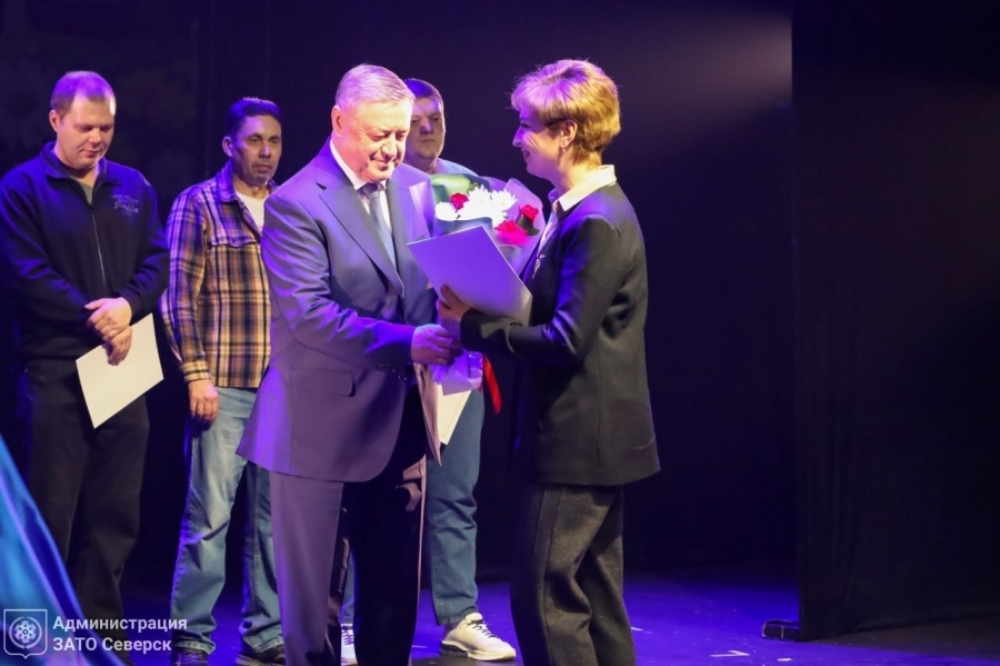 Мэр поздравил работников жилищно-коммунального хозяйства Мэр поздравил работников жилищно-коммунального хозяйства