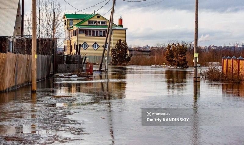Людей эвакуируют из-за подтопления Людей эвакуируют из-за подтопления