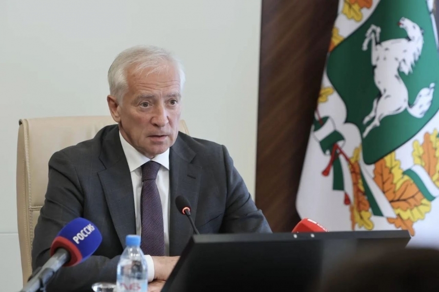 Губернатор призвал «не заправляться впрок и в канистры, не поддаваться ажиотажу» Губернатор призвал «не заправляться впрок и в канистры, не поддаваться ажиотажу»