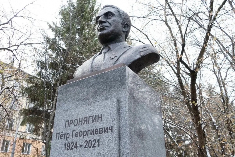 В Томске открыли памятник Петру Пронягину В Томске открыли памятник Петру Пронягину