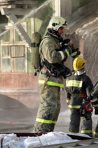 Как тушили крупный пожар в жилом доме Как тушили крупный пожар в жилом доме