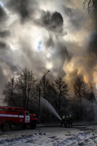 Как тушили крупный пожар в жилом доме Как тушили крупный пожар в жилом доме