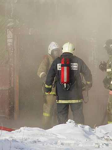 Как тушили крупный пожар в жилом доме Как тушили крупный пожар в жилом доме