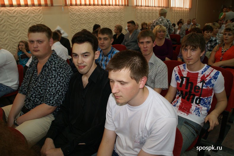 Вручение дипломов выпускникам СПК Вручение дипломов выпускникам СПК