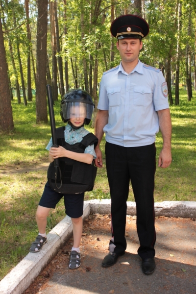 Полицейские в игровой форме провели профилактическое мероприятие для детей Полицейские в игровой форме провели профилактическое мероприятие для детей